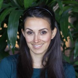 Kristin Iyer headshot